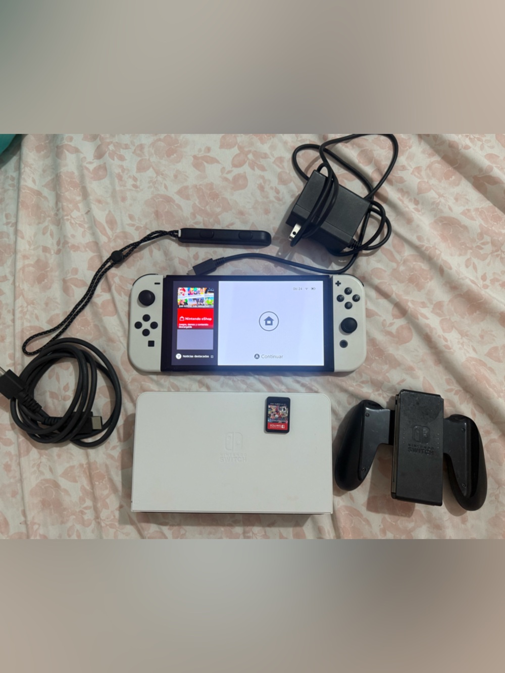 Nitendo Switch Oled Bundle-Mario Kart Deluxe incluyed- Excellent Condition.